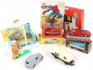 Lot 139 - DIVERS (9)