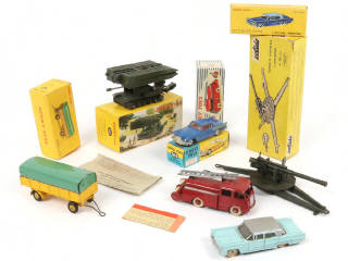 Lot 135 - DIVERS (6)