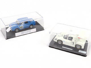 Lot 130 - DIVERS (2)