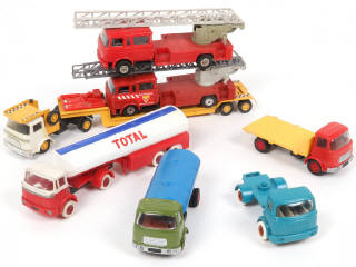 Lot 136 - DIVERS (7)