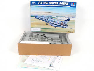 Lot 28 - TRUMPETER (CHINE) (2)