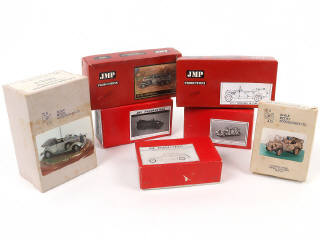 Lot 326 - DIVERS (7)