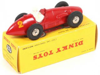 Lot 172 - DINKY TOYS (FRANCE) (1)