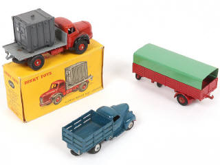 Lot 197 - DINKY TOYS (FRANCE) (2)