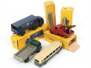 Lot 262 - DINKY TOYS (FRANCE) (4)