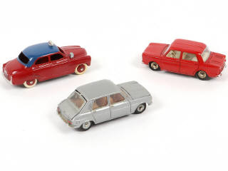 Lot 253 - DINKY TOYS (FRANCE) (3)