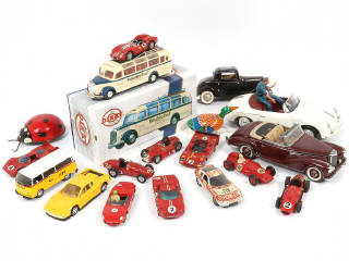 Lot 347 - DIVERS (18)