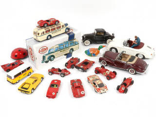 Lot 347 - DIVERS (18)