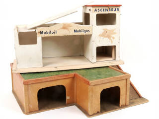 Lot 349 - DIVERS (2)