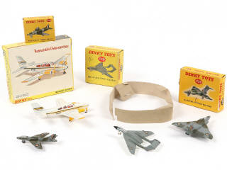 Lot 174 - DINKY TOYS (GB) (4)