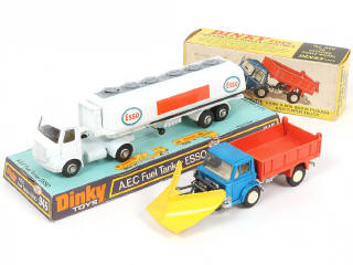 Lot 153 - DINKY TOYS (GB) (2)