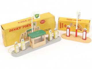 Lot 152 - DINKY TOYS (GB) (2)