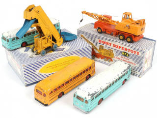 Lot 71 - DINKY TOYS (GB) (5)