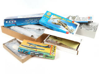 Lot 361 - DIVERS (8)