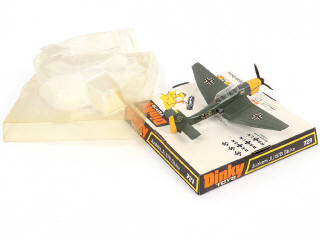 Lot 142 - DINKY TOYS (GB) (1)