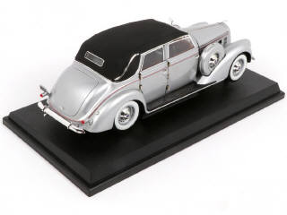 Lot 22 - SIGNATURE MODELS (CHINE) (2)