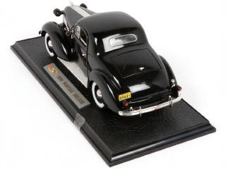 Lot 22 - SIGNATURE MODELS (CHINE) (2)