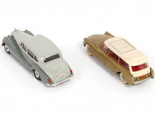 Lot 292 - DINKY TOYS (GB) (2)
