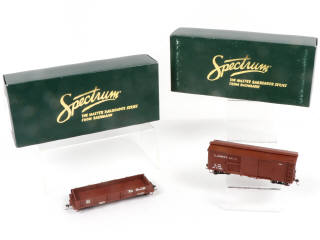 Lot 34 - SPECTRUM (HO) (2)