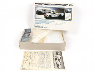 Lot 370 - DIVERS (4)