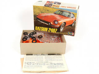 Lot 371 - DIVERS (4)