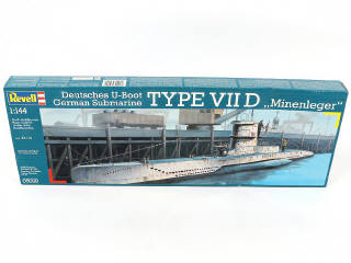 Lot 368 - DIVERS (4)