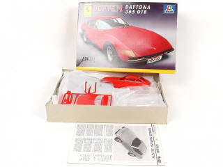 Lot 367 - DIVERS (4)