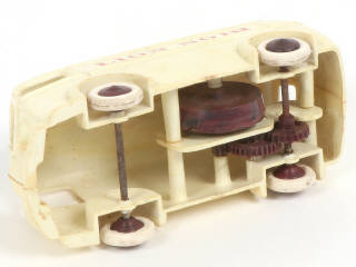 Lot 331 - DIVERS (9)