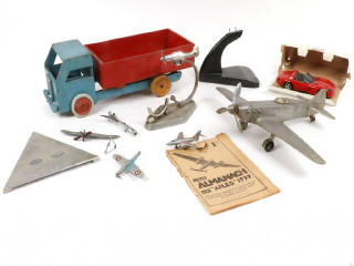 Lot 35 - DIVERS (8)