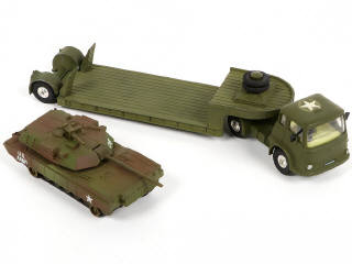 Lot 135 - CORGI TOYS (GB) (2)