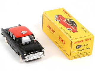 Lot 245 - DINKY TOYS (FRANCE) (1)