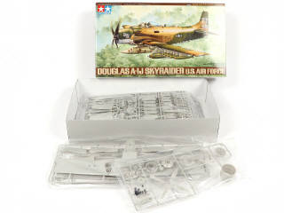 Lot 327 - TAMIYA (JAPON) (5)