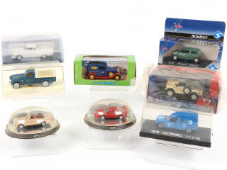 Lot 320 - DIVERS (8)