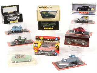 Lot 307 - DIVERS (12)