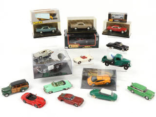 Lot 308 - DIVERS (18)