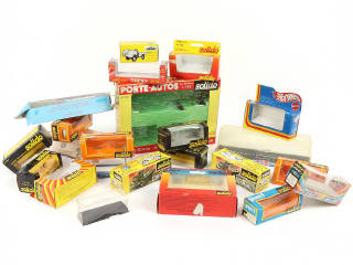 Lot 317 - DIVERS (30)