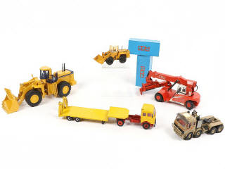 Lot 284 - DIVERS (5)