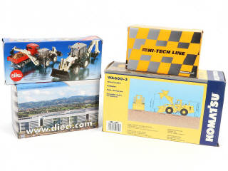 Lot 296 - DIVERS (4)