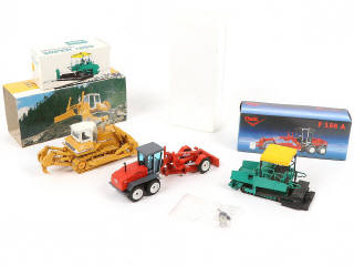 Lot 292 - DIVERS (3)