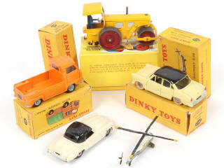 Lot 160 - DINKY TOYS (FRANCE) (5)
