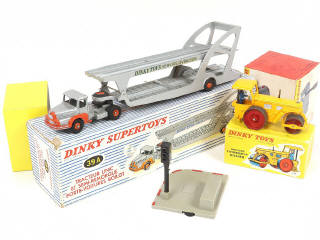 Lot 157 - DINKY TOYS (FRANCE) (3)