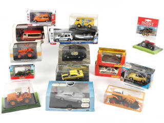 Lot 13 - DIVERS (16)