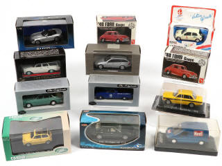 Lot 27 - DIVERS (12)