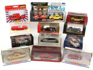 Lot 29 - DIVERS (12)