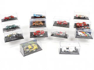 Lot 227 - DIVERS (13)