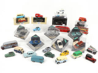 Lot 239 - DIVERS (30)