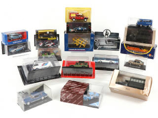 Lot 259 - DIVERS (19)