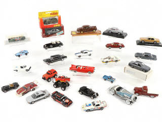 Lot 263 - DIVERS (25)