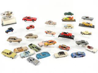 Lot 265 - DIVERS (35)