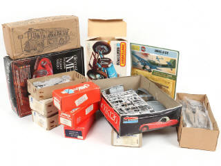 Lot 163 - DIVERS (12)